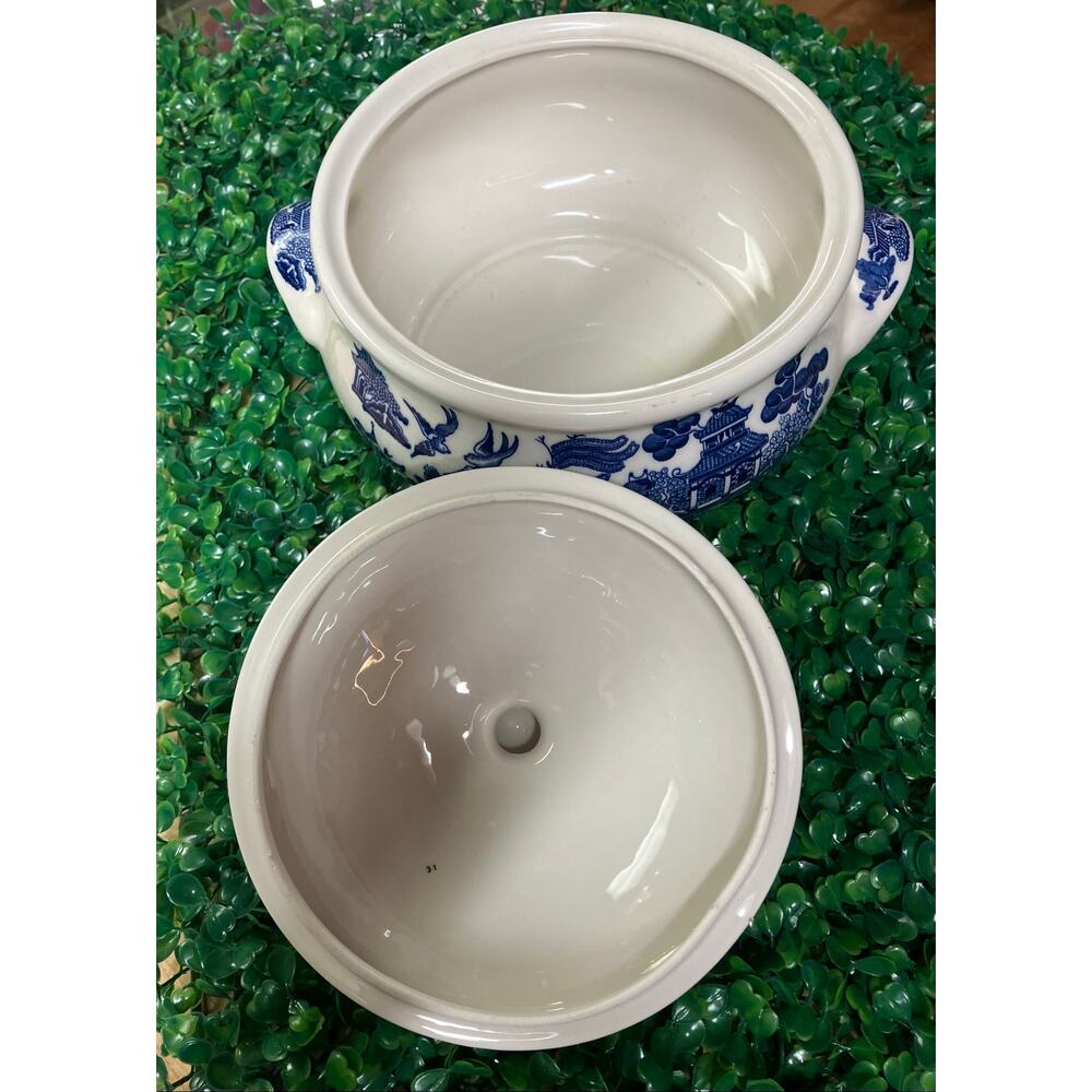 Blue Willow Churchill Serving Bowl with Lid - Picture 3 of 5